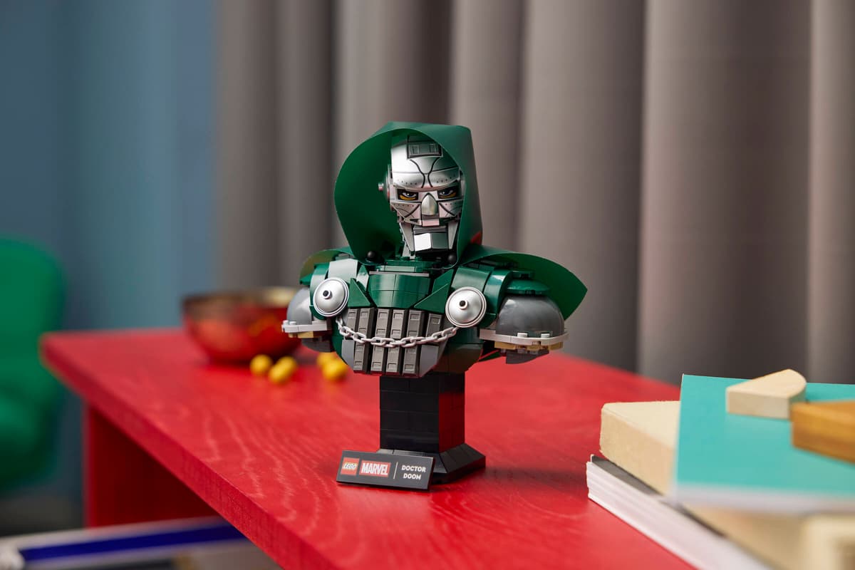 LEGO 76345 SUPER HEROES MARVEL - Doctor Doom Bust